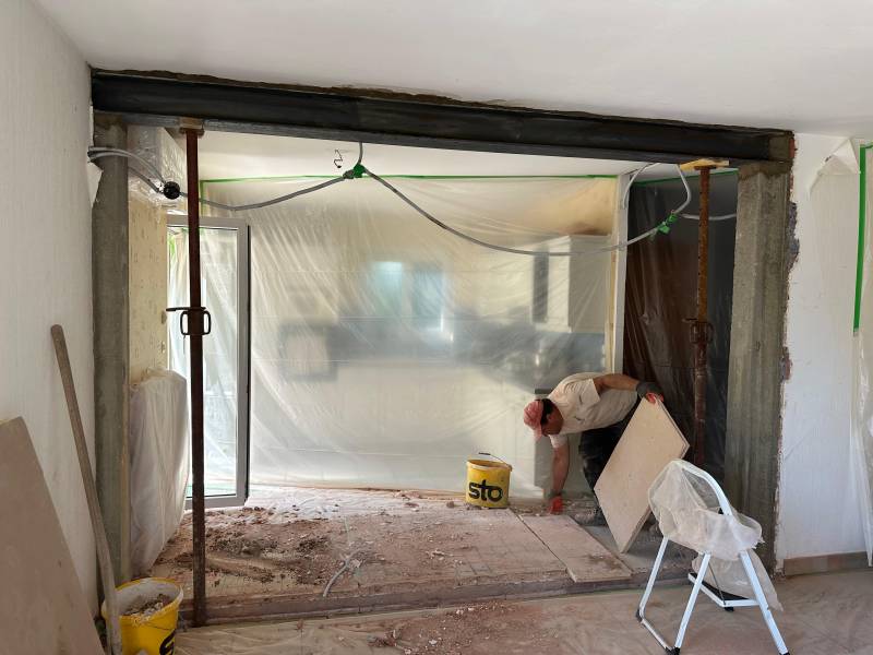 Ouvertures murs porteurs avec poutres métalliques HEB et extension béton armé sur terrasse à Rosheim